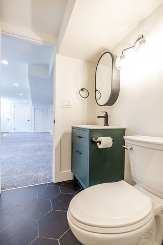 2247 S 6th Avenue, North Riverside, IL 60546