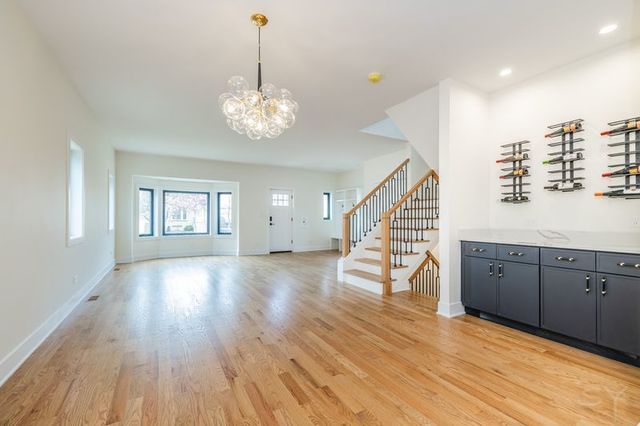 2247 S 6th Avenue, North Riverside, IL 60546