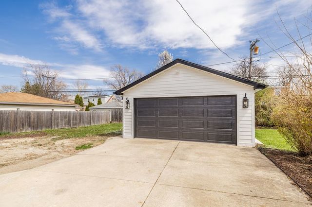 2247 S 6th Avenue, North Riverside, IL 60546