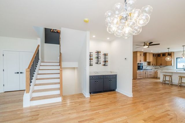 2247 S 6th Avenue, North Riverside, IL 60546