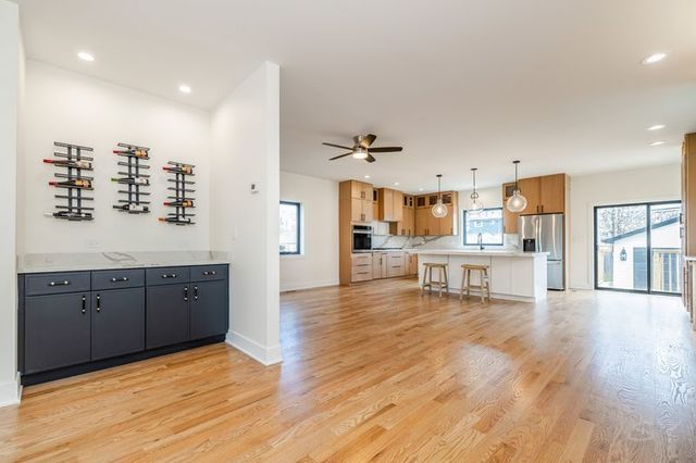 2247 S 6th Avenue, North Riverside, IL 60546