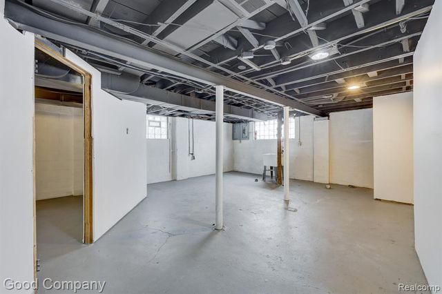 168 W Bennett Avenue, Ferndale, MI 48220