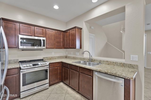 6813 S 7TH Lane, Phoenix, AZ 85041