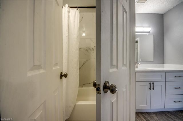 6406 Royal Woods DR, Fort Myers, FL 33908