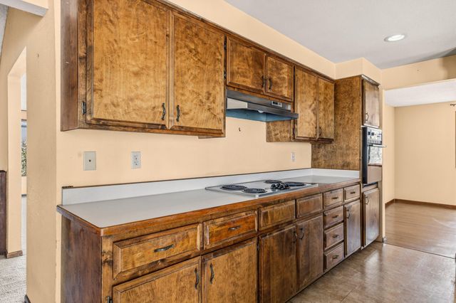 1704 NW Sunview Place, Grants Pass, OR 97526