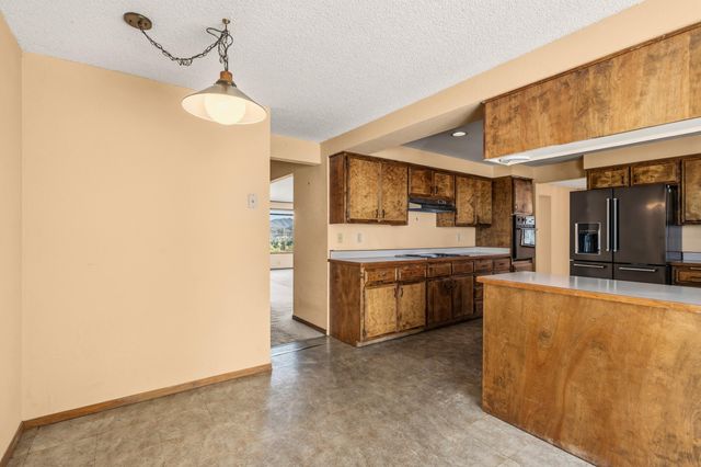 1704 NW Sunview Place, Grants Pass, OR 97526