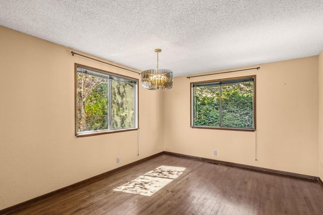 1704 NW Sunview Place, Grants Pass, OR 97526