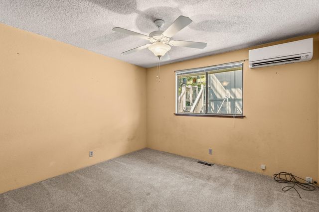 1704 NW Sunview Place, Grants Pass, OR 97526