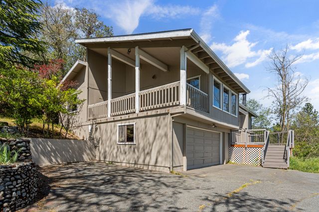 1704 NW Sunview Place, Grants Pass, OR 97526