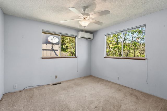 1704 NW Sunview Place, Grants Pass, OR 97526