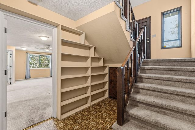 1704 NW Sunview Place, Grants Pass, OR 97526