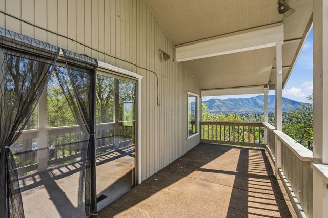 1704 NW Sunview Place, Grants Pass, OR 97526