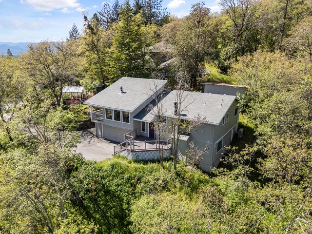 1704 NW Sunview Place, Grants Pass, OR 97526