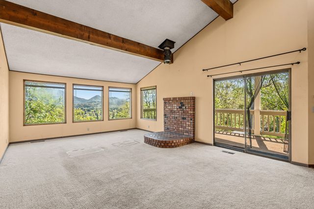 1704 NW Sunview Place, Grants Pass, OR 97526