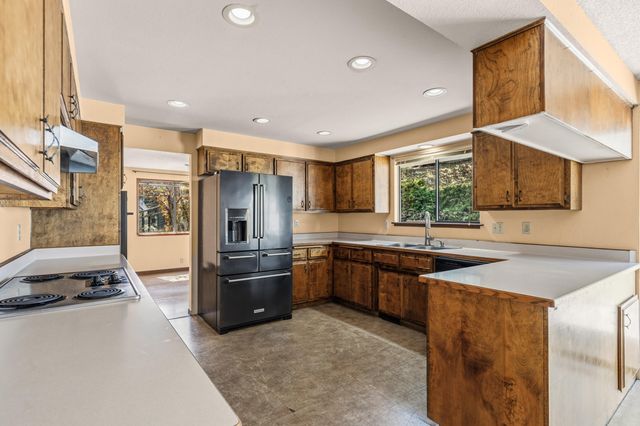 1704 NW Sunview Place, Grants Pass, OR 97526