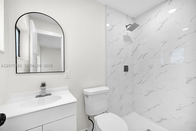 2470 NW 179th St, Miami Gardens, FL 33056