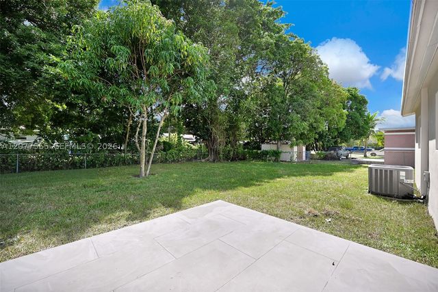 2470 NW 179th St, Miami Gardens, FL 33056