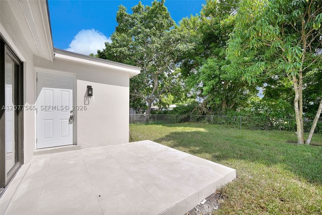 2470 NW 179th St, Miami Gardens, FL 33056