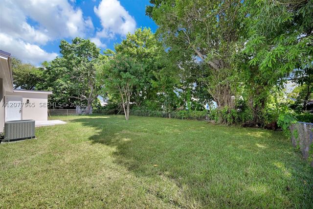2470 NW 179th St, Miami Gardens, FL 33056