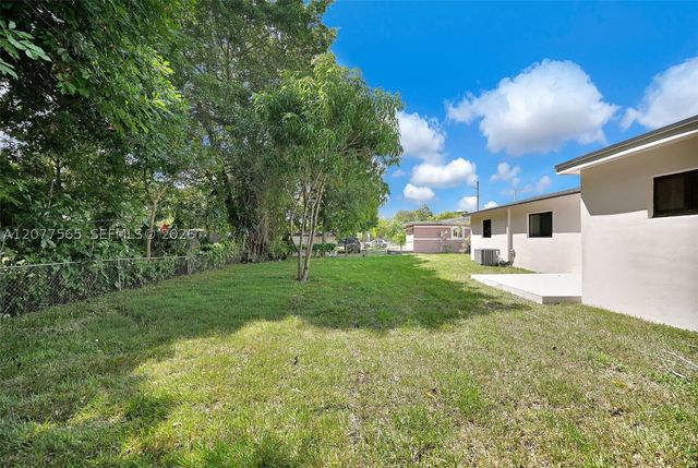 2470 NW 179th St, Miami Gardens, FL 33056