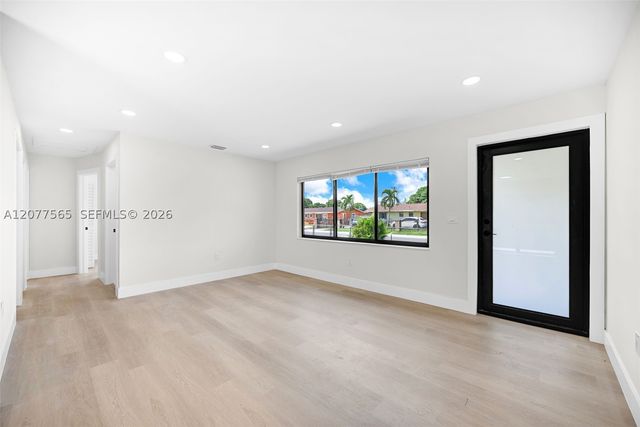 2470 NW 179th St, Miami Gardens, FL 33056