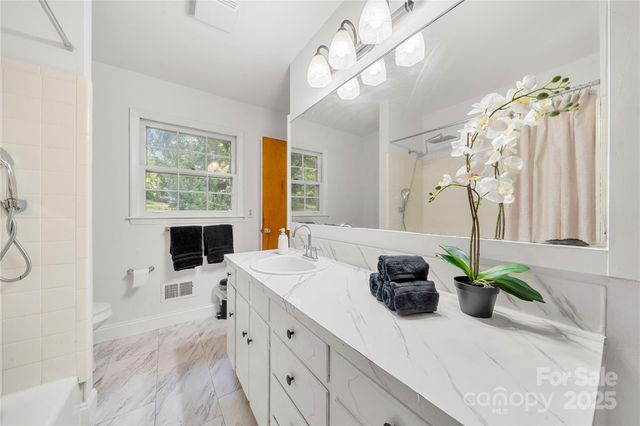 5115 Carriage Drive Circle, Charlotte, NC 28205