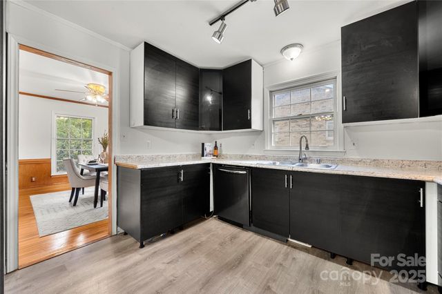 5115 Carriage Drive Circle, Charlotte, NC 28205