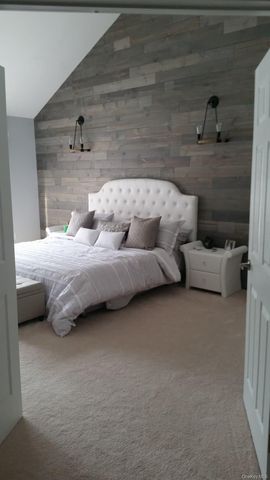 5 Field Lane, Miller Place, NY 11764