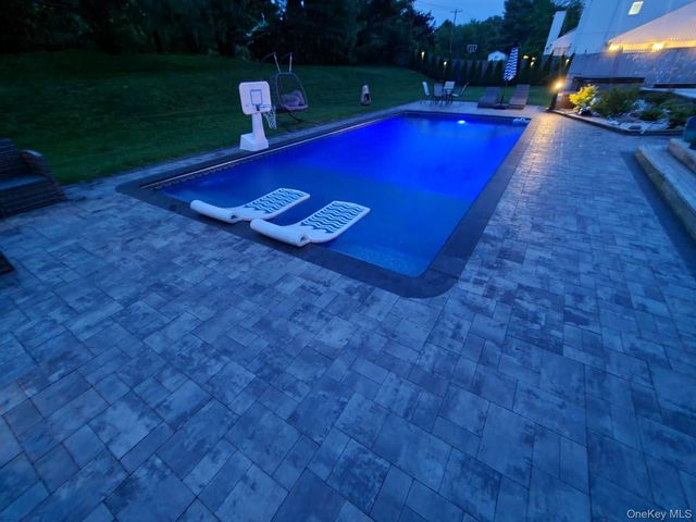 5 Field Lane, Miller Place, NY 11764