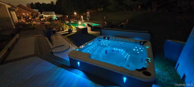 5 Field Lane, Miller Place, NY 11764