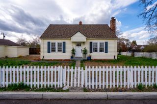 207 SW 12th Street, Redmond, OR 97756
