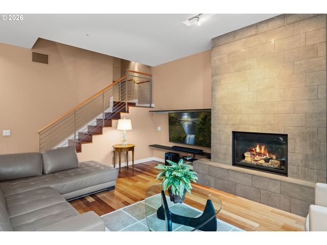 949 Nw OVERTON St 301, Portland, OR 97209