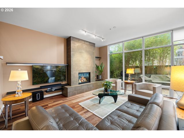 949 Nw OVERTON St 301, Portland, OR 97209