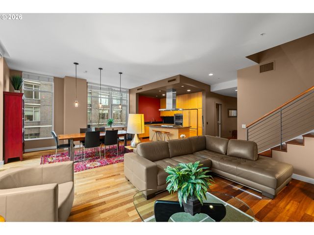 949 Nw OVERTON St 301, Portland, OR 97209