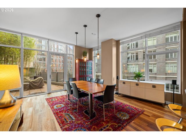 949 Nw OVERTON St 301, Portland, OR 97209