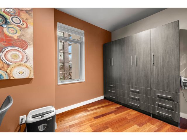 949 Nw OVERTON St 301, Portland, OR 97209