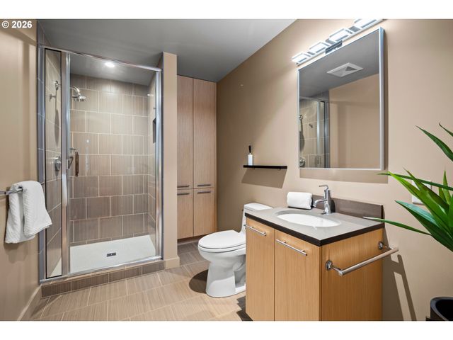 949 Nw OVERTON St 301, Portland, OR 97209