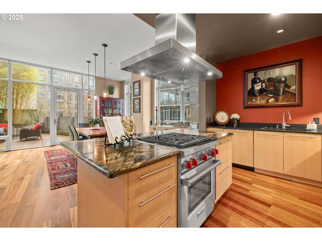 949 Nw OVERTON St 301, Portland, OR 97209