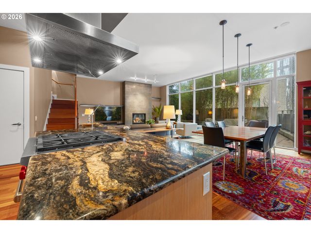 949 Nw OVERTON St 301, Portland, OR 97209