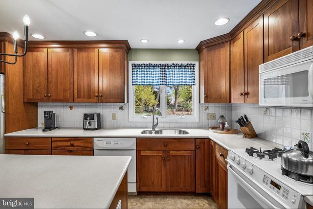 108 BRANDYWINE DR, Marlton, NJ 08053