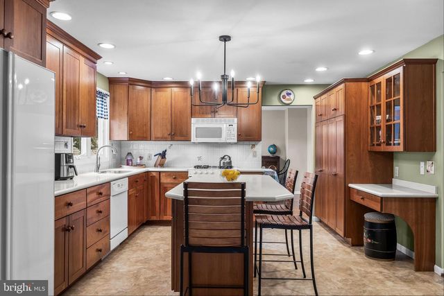 108 BRANDYWINE DR, Marlton, NJ 08053