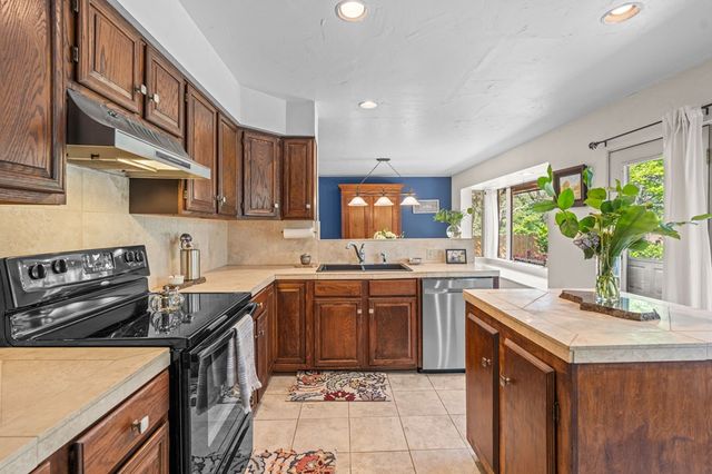 436 Valley Dr, Kerrville, TX 78028