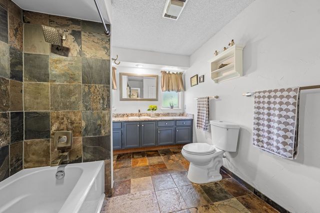 436 Valley Dr, Kerrville, TX 78028
