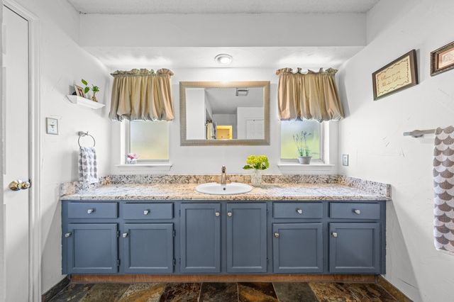 436 Valley Dr, Kerrville, TX 78028