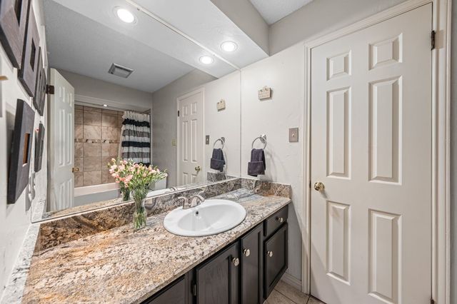 436 Valley Dr, Kerrville, TX 78028