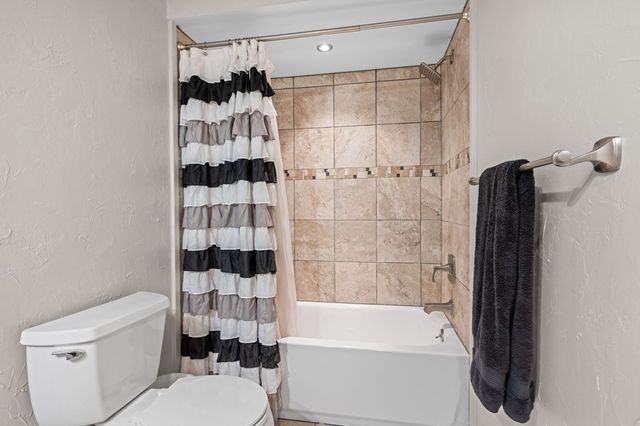 436 Valley Dr, Kerrville, TX 78028