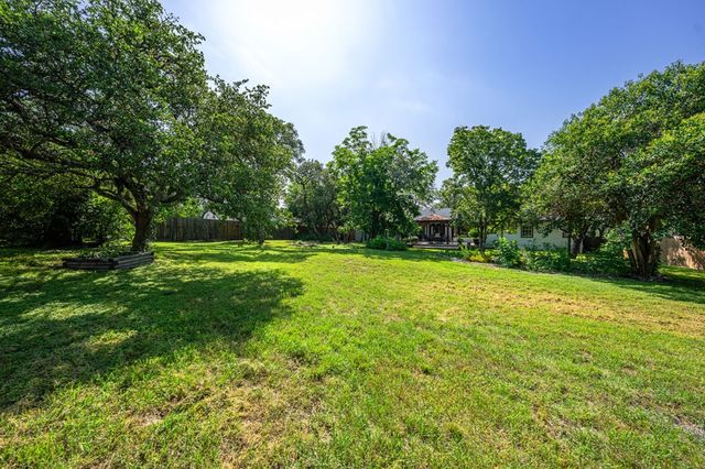 436 Valley Dr, Kerrville, TX 78028