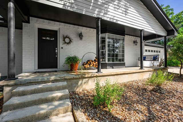 436 Valley Dr, Kerrville, TX 78028
