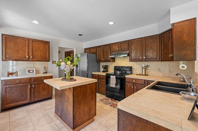436 Valley Dr, Kerrville, TX 78028