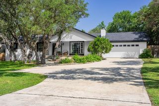 436 Valley Dr, Kerrville, TX 78028